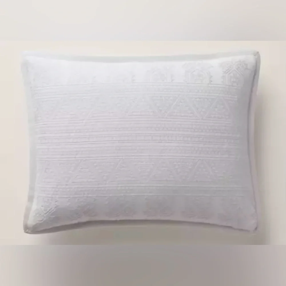 NEW RALPH LAUREN HOME THROW PILLOW WHITE & GRAY WOVEN ON BOTH SIDES 15 X 20